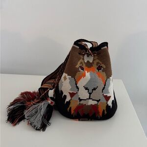 Handcrafted Lion Design Bucket Bag - Multicolor